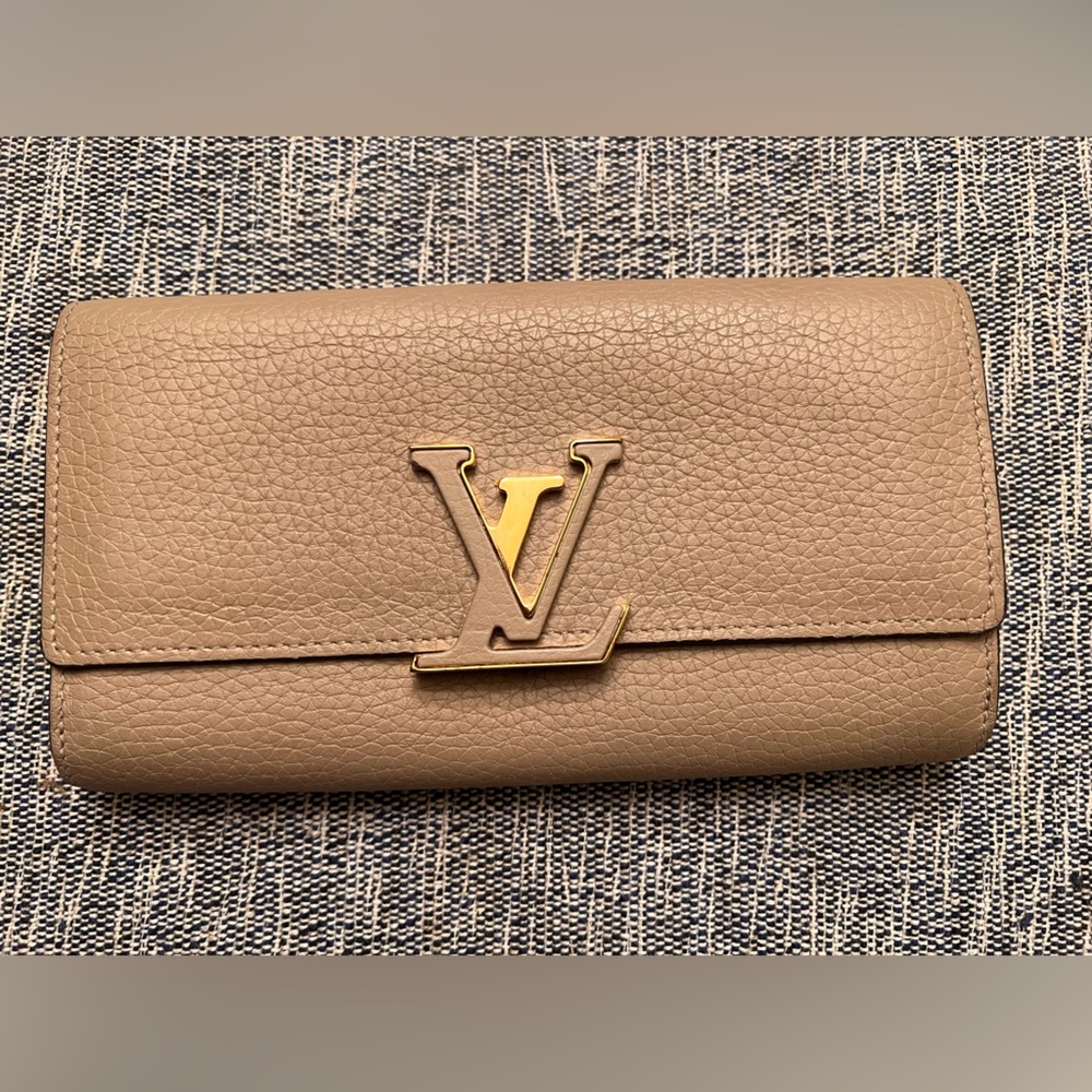 LOUIS VUITTON CAPUCINES WALLET